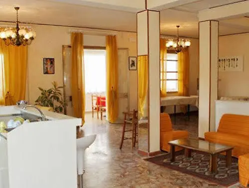 拉格马奇奥酒店 *